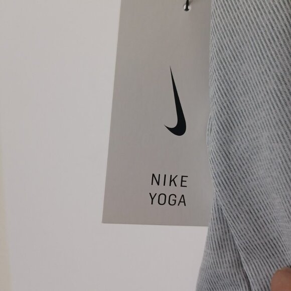 Nike Dri Fit Lightweight Soft Yoga Tank Top Gray CQ8842-077 Women’s M - Picture 5 of 5